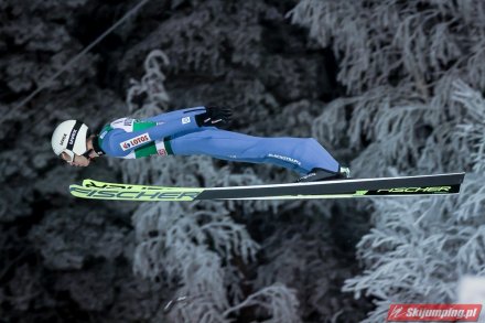 Olek Zniszczoł podczas lotu/fot. Tadeusz Mieczyński - skijumping.pl